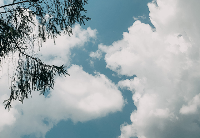 Bestattungshaus Frank | Wolkenhimmel das Bild steht für das Thema "Luftbestattung"